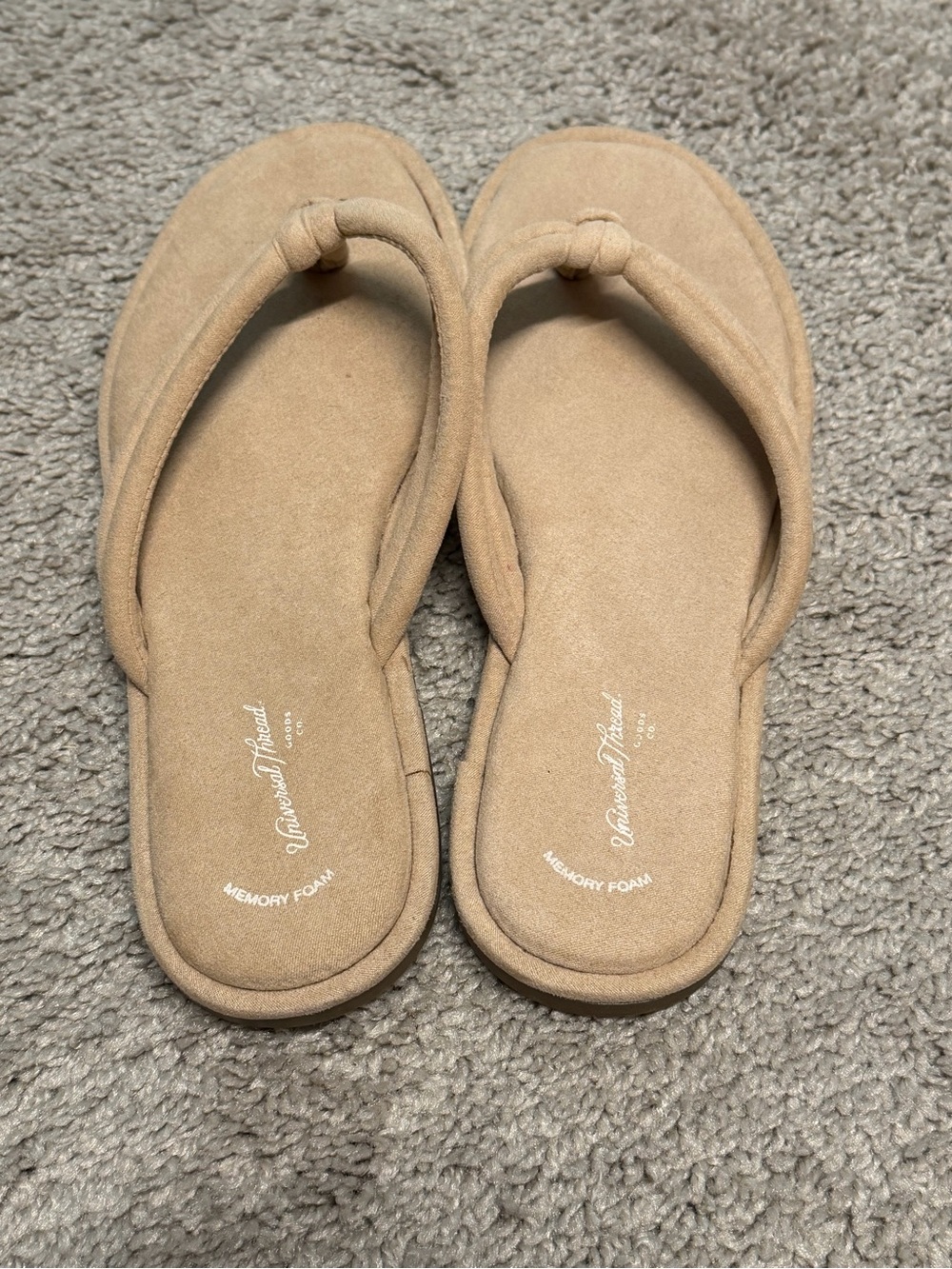 NWOT Universal Thread Women's Tan Suede Memory Foam Flip Flop Sandals